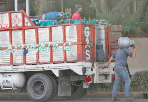 Algunos grupos dificultan la entrada de distribuidores a ciertas zonas, acusó la Cofece.