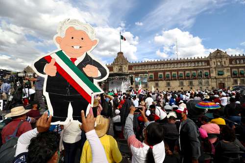 Cientos de miles se reunieron en el Zócalo de la Ciudad de México para escuchar el mensaje de López Obrador al cumplirse tres años de sus gobierno.