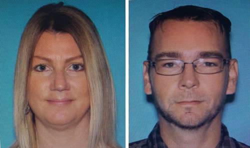 Jennifer y James Crumbley, en imágenes proporcionadas por la oficina del sheriff del condado de Oakland.