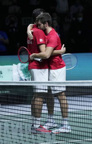 La dupla croata integrada por Mate Pavic y Nikola Metikc, números uno mundiales en dobles, se impusieron en el punto definitivo a la pareja serbia de Novak Djokovic y Filip Krajinovic.