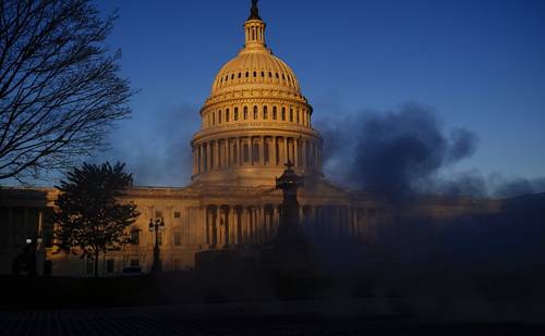 En su reciente libro, el economicista Ray Dalio mezcla un conocimiento de aficionado a la historia con teoremas y ciclos geoeconómicos y geoestratégicos. En la imagen, el Capitolio, en Washington, el viernes pasado al amanecer.