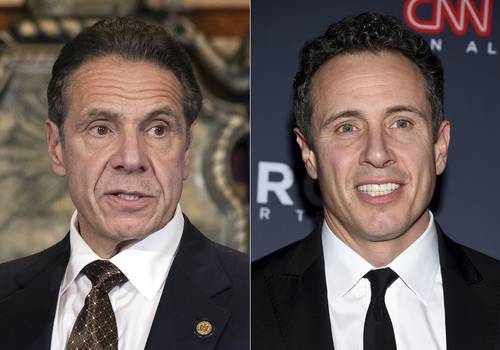 CNN despidió al periodista Chris Cuomo (derecha) tras descubrirse que intentó ayudar a su hermano, el ex gobernador de Nueva York Andrew Cuomo, a lidiar con las acusaciones de conducta sexual inapropiada, que le costaron el puesto en agosto pasado. Cuomo, quien presentaba el noticiero más visto de CNN, fue suspendido el martes. En mayo admitió que había violado algunas reglas de la cadena al aconsejar a su hermano. Chris, de 51 años declaró: “No es así como quiero que termine mi tiempo en CNN, pero ya les dije por qué y cómo apoyé a mi hermano”, indicó. En el periodismo se considera una violación de la ética utilizar la propia posición para defender una causa personal o realizar investigaciones por razones individuales.