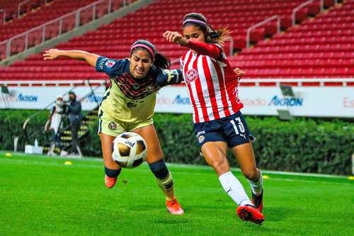 América y Chivas empataron ayer sin goles para un global 2-1 que permitió avanzar a las de Coapa a semifinales.