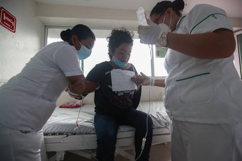  Los lesionados son atendidos en el hospital de la Cruz Roja de Tuxtla Gutiérrez. Foto Víctor Camacho