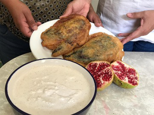 Chiles, nogada y granada.  Carmen Esquitin