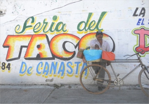 Vendedor de tacos de canasta.  María Victoria Torres Morales