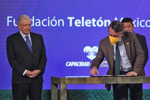 Emilio Azcárraga Jean, presidente del consejo de administración de Televisa, se ha reunido en distintas ocasiones con el presidente Andrés Manuel López Obrador. Ayer el mandatario confirmó que la televisora pagará a Hacienda 15 mil millones de pesos por su fusión con Univisión. La imagen fue tomada en agosto pasado.