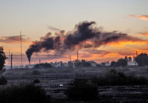 Mexicali, Baja California, está por debajo del nivel del mar y rodeada de un terreno semidesértico. En temporada invernal el viento arrastra arena y polvo, que se suman a los contaminantes que emanan de plantas geotérmicas, procesadoras y empacadoras de carne.