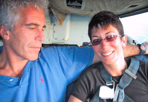 Un tribunal federal de Nueva York declaró culpable de cinco cargos de abuso y tráfico sexual de menores a la británica Ghislaine Maxwell por su participación en la red de pedofilia dirigida por el multimillonario Jeffrey Epstein (ambos en la imagen), quien se ahorcó en su celda en agosto de 2019 mientras esperaba juicio. No se dio fecha para emitir sentencia, pero la mujer enfrenta hasta 65 años de cárcel.