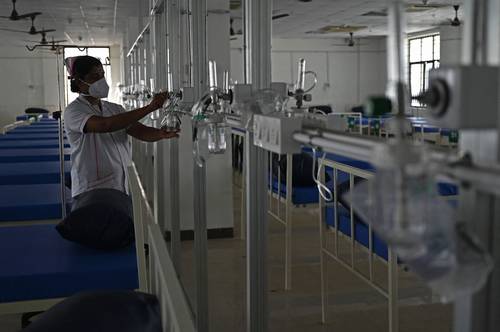  Sala de aislamiento para pacientes de coronavirus, con soporte de oxígeno, en un hospital del gobierno en Chennai, India. Foto Afp