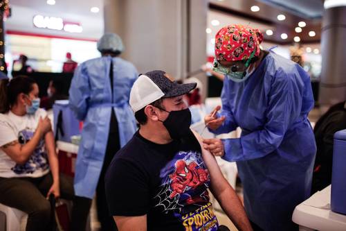  Jornada de vacunación en un centro comercial en la ciudad de Bogotá, Colombia. Foto Xinhua