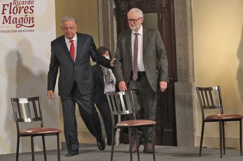 Ayer estuvo acompañado en la mañanera por Jeremy Corbyn, el ex dirigente laborista inglés.