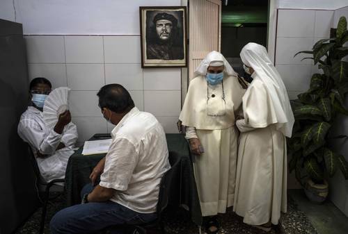 En imagen de archivo, aplicación de la vacuna cubana Abdala contra el covid-19, en La Habana.