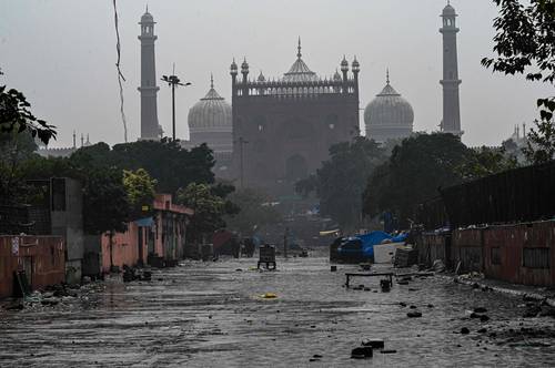 En Nueva Delhi, India, las autoridades volvieron a imponer el confinamiento, por lo que las calles lucen vacías.