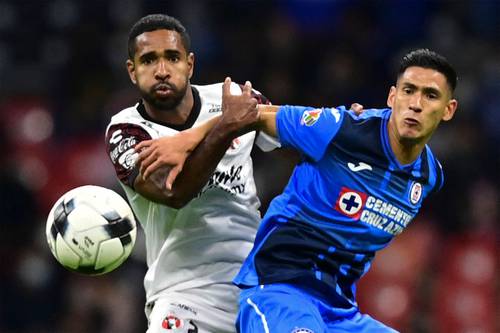 En duelo en el estadio Azteca, los Xolos no pudieron llevar su entusiasmo hacia las redes del Cruz Azul.