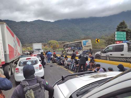 Los extranjeros fueron atendidos por lesiones leves y trasladados a instalaciones del INM.