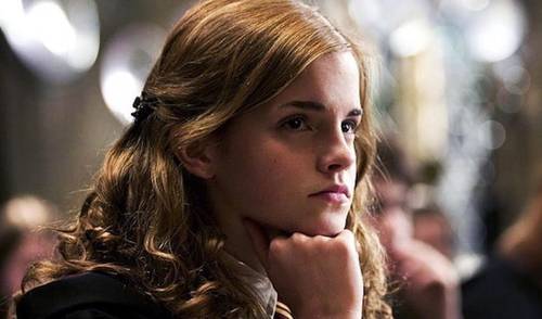 La actriz británica Emma Watson conocida mundialmente por interpretar a Hermione Granger en la franquicia Harry Potter.