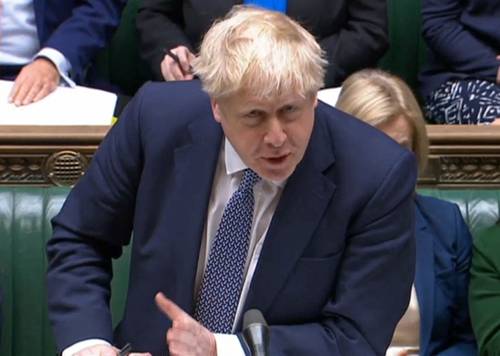 El primer ministro británico, Boris Johnson, en imagen de archivo, habla ante el Parlamento. En opinión de analistas, el jefe de Estado ha caído en las encuestas, y lucha por mantener las riendas de su partido.