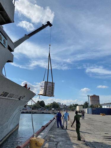 La llegada del barco, con libros y donaciones a instituciones culturales cubanas, es la primera etapa del “crucero logístico”; en la segunda fase se trasladará el personal de la SC federal.