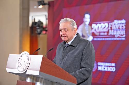 El presidente Andrés Manuel López Obrador se presentó ayer en el Salón Tesorería de Palacio Nacional, asegurando estar repuesto de un segundo contagio de covid-19.