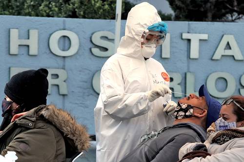 Continúa la alta demanda de pruebas covid en la Ciudad de México. La imagen, ayer en el hospital Carlos Mac Gregor del IMSS.