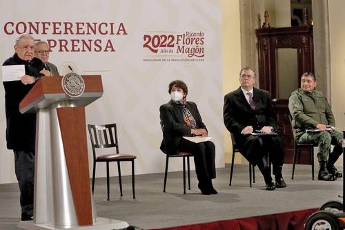 Delfina Gómez, Marcelo Ebrard y Luis Cresencio Sandoval durante la conferencia matutina de López Obrador.