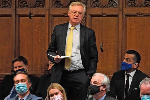 El diputado conservador David Davis, ayer en la sesión de preguntas al premier Boris Johnson en la Cámara de los Comunes.