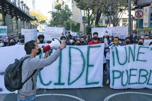 La suspensión de labores en la unidad jurídica del Conacyt es una medida innecesaria, dicen estudiantes del CIDE. En imagen, protesta el pasado 14 de enero.