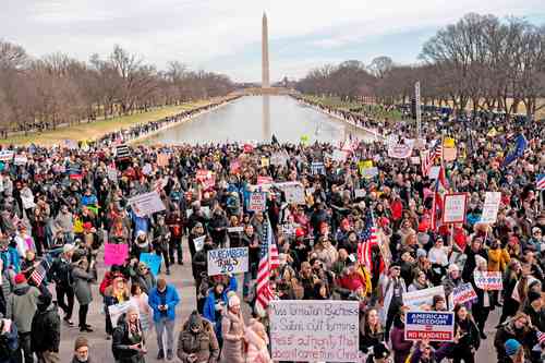  Manifestación en Washington DC contra las restricciones ante el incremento de contagios de covid-19. Foto Afp
