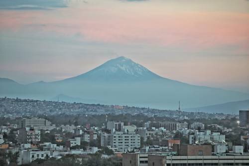 El volcán Popocatépetl, ayer desde el sur de la Ciudad de México.