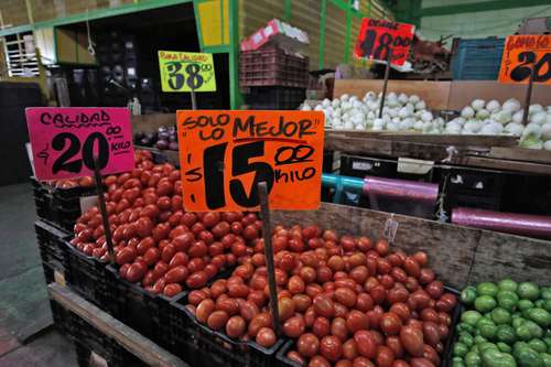 Según la Profeco, en la Central de Abastos de la Ciudad de México, la variación en el costo de la canasta básica fue de 63.9 por ciento, al pasar de 442.08 a 724.75 pesos.