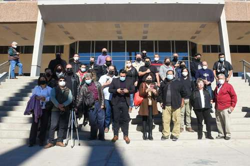 PROTESTA DE COMUNICADORES EN FISCALÍA DE BC. Un centenar de periodistas exigieron el esclarecimiento de los asesinatos de Lourdes Maldonado y Margarito Martínez.