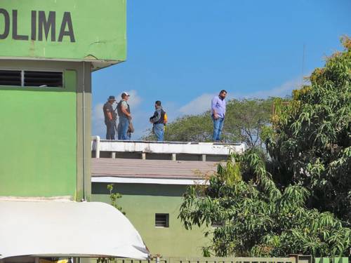 Una riña en el Centro de Readaptación Social de Colima dejó un saldo de nueve reos muertos y seis heridos. Elementos de la Secretaría de Seguridad Pública y la fiscalía estatales, de la Guardia Nacional y del Ejército tomaron el control del penal.