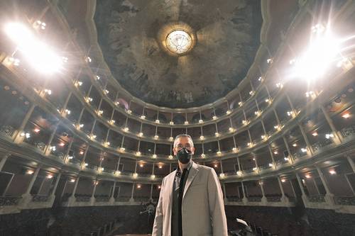 El director y compositor José Luis Castillo en el Teatro Degollado.