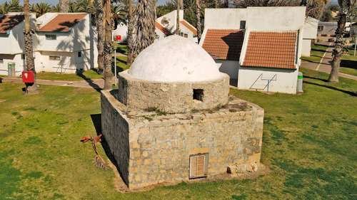 Mausoleo musulmán en la playa Dor, en Tantura, donde palestinos fueron masacrados por el ejército israelí en 1948.