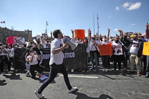 El pasado martes familiares y amigos marcharon al Zócalo capitalino para exigir la liberación del ex secretario técnico del Senado.