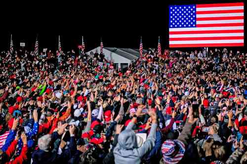  Durante un mitin en Conroe, Texas, el pasado fin de semana, Donald Trump reiteró que él ganó la elección presidencial y denunció haber sido víctima de “fraude”. Foto Afp