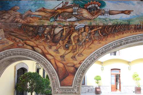Fragmento de uno de los murales realizados por el maestro Desiderio Hernández en el palacio de gobierno de Tlaxcala, cuya restauración se prevé.