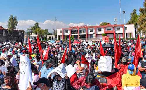 Asamblea informativa realizada en la explanada de la alcaldía de Xochimilco por diputados locales para promover la reforma eléctrica del presidente Andrés Manuel López Obrador.