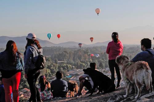 Durante el primer Festival de Globos de Cumbres de Chile, realizado en Peñaflor, en las afueras de Santiago.