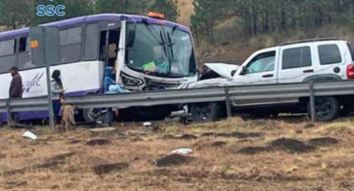 Personal de la SSC auxilió a 11 personas lesionadas en un accidente entre una unidad de transporte público y un automóvil particular en la carretera federal México-Cuernavaca. Una bebé de un año que presentó traumatismo craneoencefálico severo fue trasladada en helicóptero al Hospital Pediátrico Legaria, y dos adultos a un nosocomio para su atención.