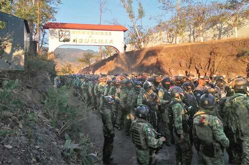 EL EJÉRCITO RECUPERA AGUILILLA, MICHOACÁN. La Sedena informó que el martes pasado ingresó al municipio de Aguililla, Michoacán, localidad que había permanecido aislada por enfrentamientos entre grupos del crimen organizado. En coordinación con la Guardia Nacional y la Policía Michoacán, liberó las tres rutas principales de la región, que van de Aguililla a las poblaciones vecinas de El Aguaje, Los Cajones, El Limón y Coalcomán.