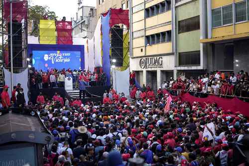 El mandatario de Venezuela, Nicolás Maduro, llamó a dar una lucha política contra la corrupción, al término de la caminata por el Día de la Juventud, en Caracas.
