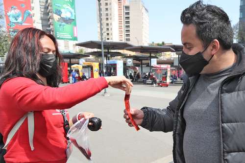 El Sistema de Transporte Colectivo Metro junto con organizaciones en favor de la salud repro-ductiva, entre ellas Aids Healthcare Foundation, llevaron a cabo este lunes el Festival Amor y Condón, en la Glorieta de Insurgentes, con el objetivo de informar sobre la salud sexual y la prevención. Entre las actividades que realizaron estuvieron la realización de pruebas de VIH/sida gratuitas, reparto de condones y participación de grupos musicales.