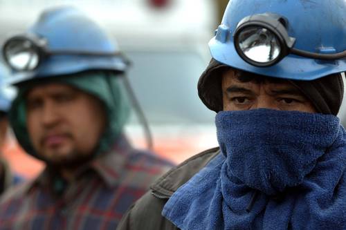 Deudos de los mineros muertos en febrero de 2006 ven más oportunidades de recobrar los restos si los trabajadores de la región realizan las labores de rescate.