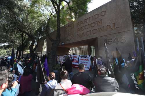 Los integrantes de las agrupaciones acusaron a ese partido de financiar la maniobra.