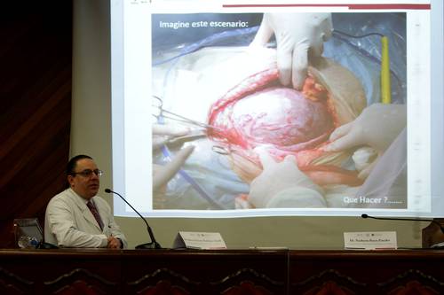 El doctor Mario Roberto Rodríguez Bosch, del Instituto Nacional de Perinatología, desarrolló una técnica que evita hemorragias obstétricas y reduce las muertes maternas.