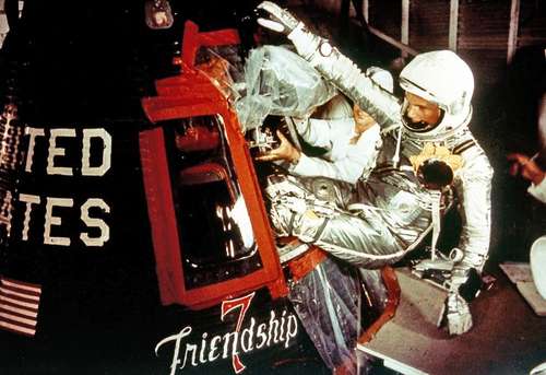 El domingo se cumplieron 60 años de que la NASA envió a un astronauta a la órbita terrestre y lo trajo de vuelta sano y salvo. El vuelo de John Glenn fue la respuesta al del ruso Gagarin, primer humano en viajar al espacio y en orbitar la Tierra, lo que ocurrió el 12 de abril de 1961.