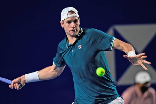 En gran duelo de veteranos, John Isner (en la imagen) venció a Fernando Verdasco.