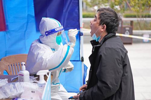 En la ciudad china de Suzhou se lanzó ayer una campaña masiva de pruebas para detectar covid-19.